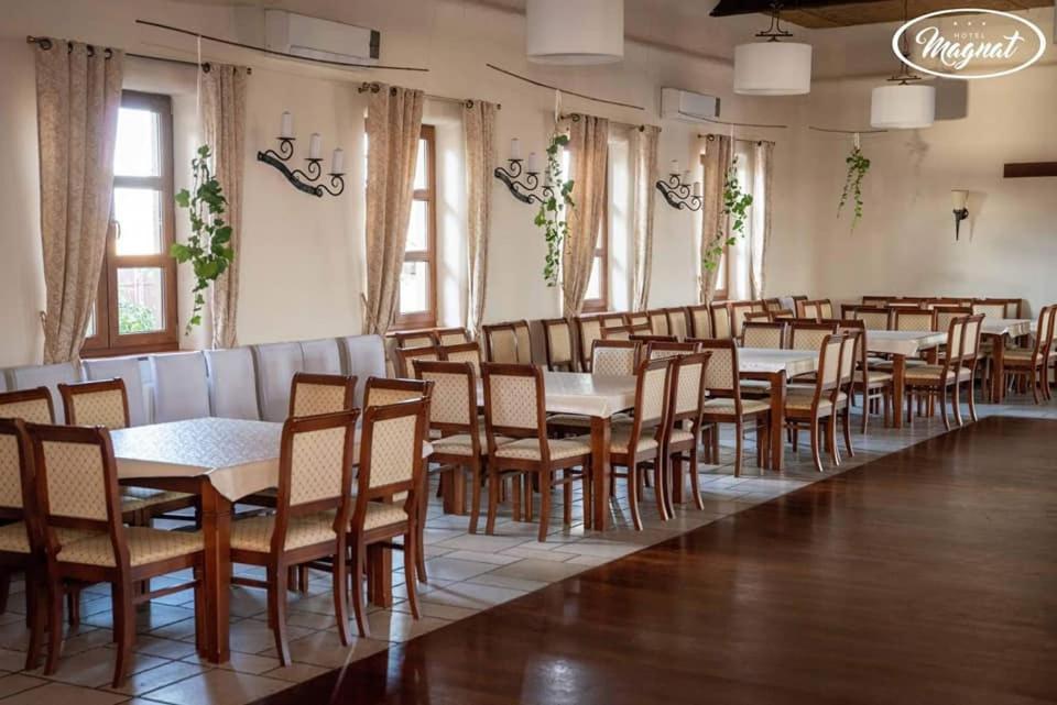 Hotel Magnat Słupca エクステリア 写真